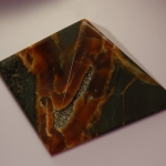 Пирамида из камня Симбирцит