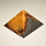 Пирамида из камня Симбирцит