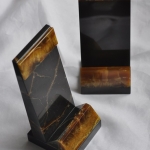 Подставка под телефон из камня Симбирцит 