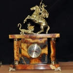 Часы из камня Симбирцит