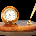 Часы из камня Симбирцит