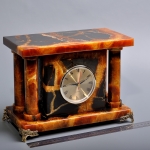 Часы с колоннами из камня Симбирцит