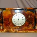 Часы с колоннами из камня Симбирцит