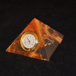 Часы Пирамида из камня Симбирцит