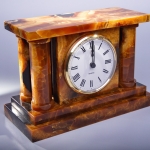 Часы с колоннами из камня Симбирцит