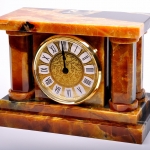 Часы с колоннами из камня Симбирцит