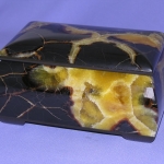 Ларец из камня Симбирцит 