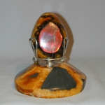 Яйцо из аммонита с включениями перламутра