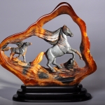 Лошадь. Резьба по камню Симбирцит