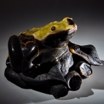 Лягушка. Резьба по камню Симбирцит