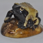 Лягушка. Резьба по камню Симбирцит