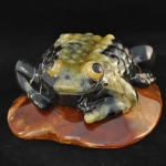 Лягушка. Резьба по камню Симбирцит