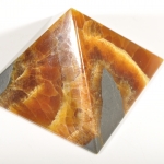 Пирамида из камня Симбирцит